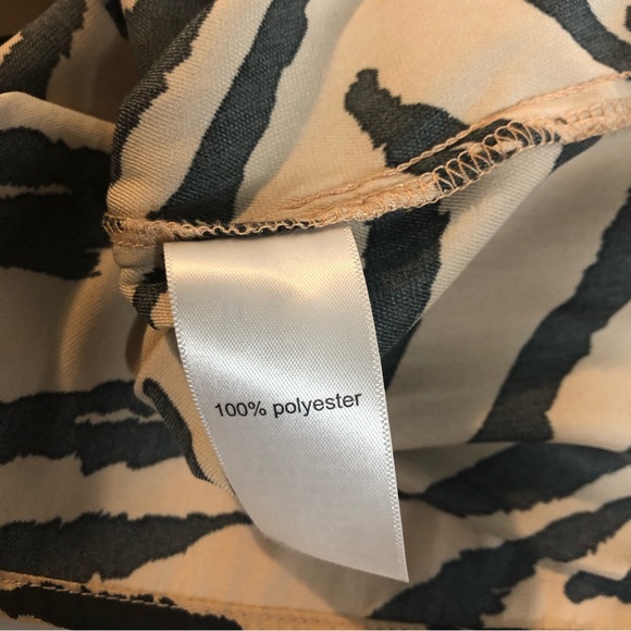 Woman’s zebra print golden  beige and black tank top size large - Picture 6 of 12